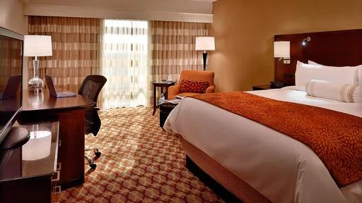 Louisville Marriott East guest room
